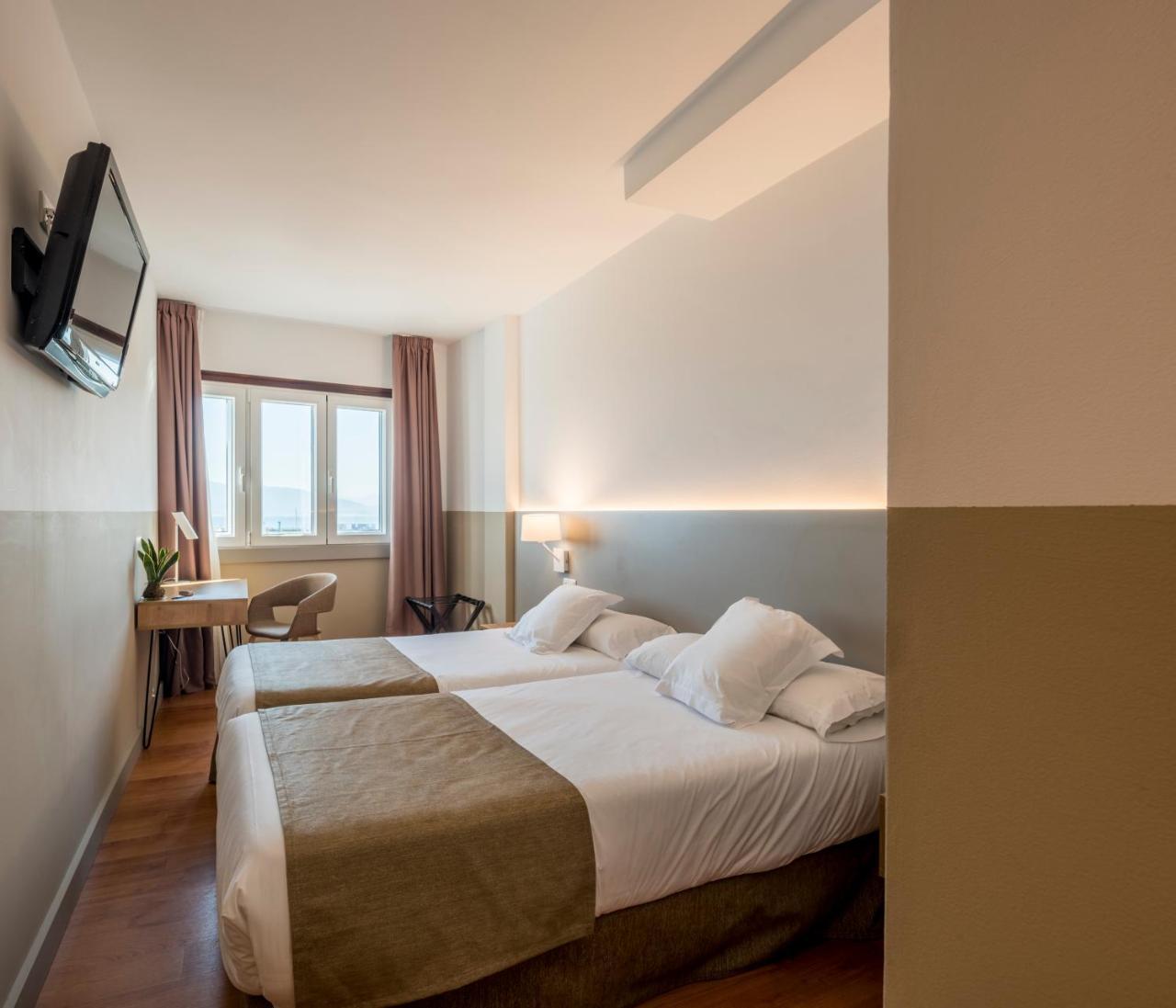 Hotel Airinos 3* Cangas Extérieur photo