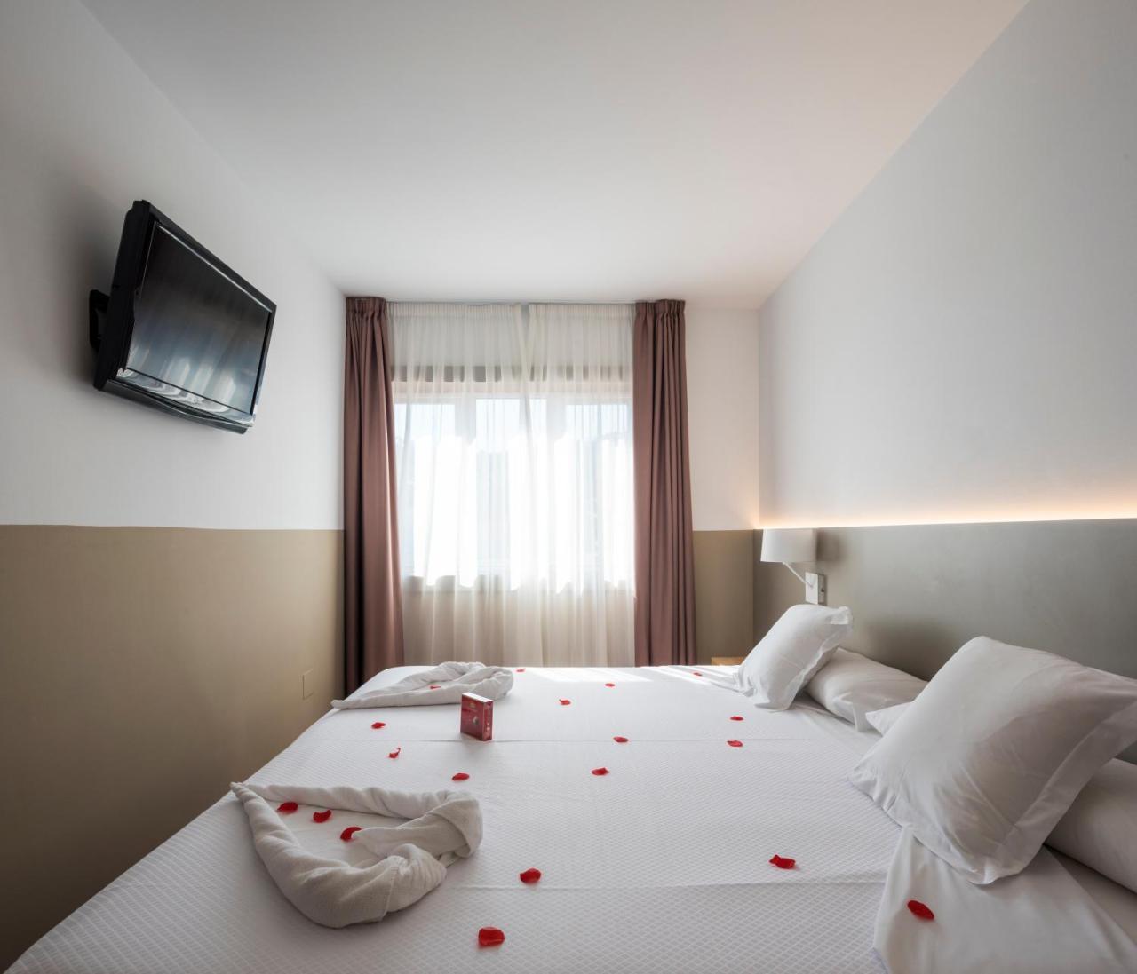 Hotel Airinos 3* Cangas Extérieur photo