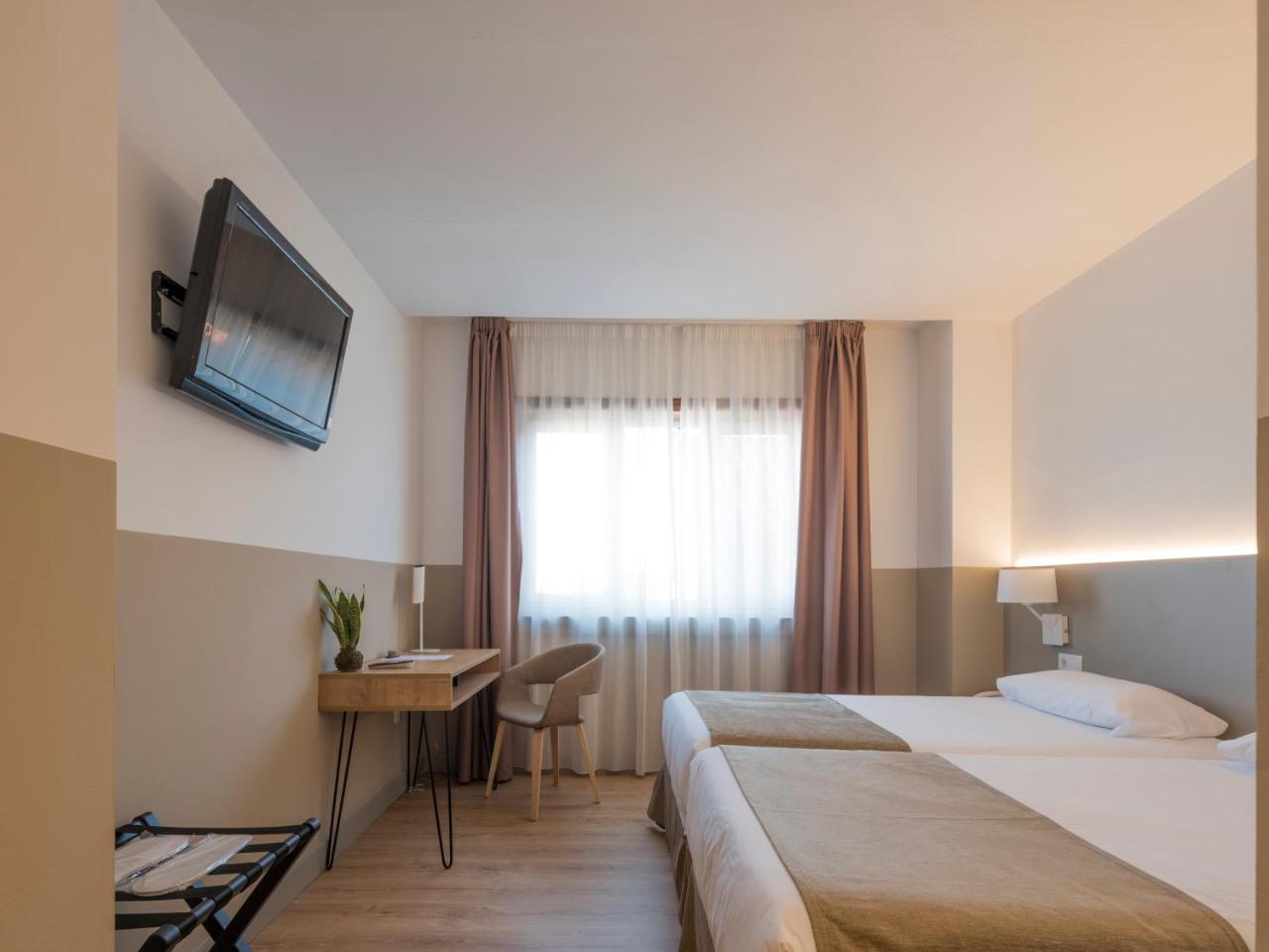 Hotel Airinos 3* Cangas Extérieur photo