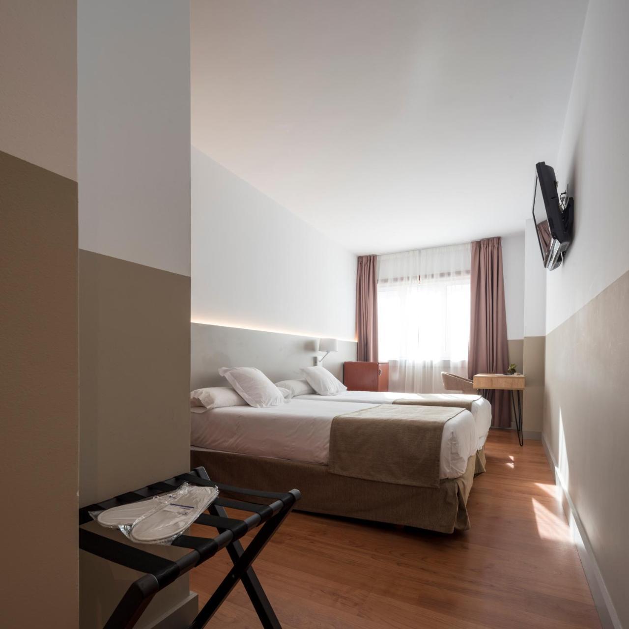 Hotel Airinos 3* Cangas Extérieur photo