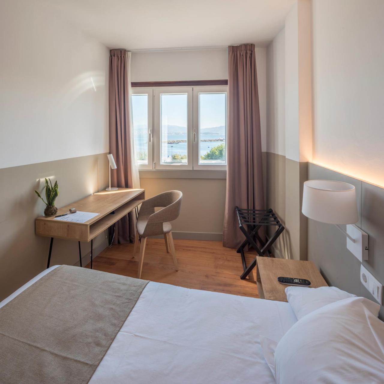 Hotel Airinos 3* Cangas Extérieur photo